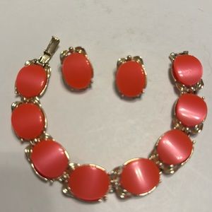 Amerique Salmon Themoset Bracelet Clip Earring Set Vintage